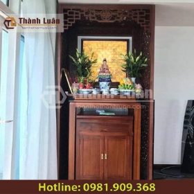 Tủ thờ 2 tầng được làm bằng gỗ sở hữu nhiều đặc điểm nổi bật