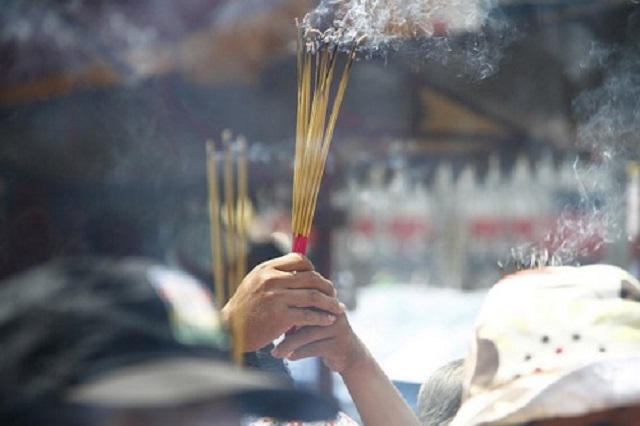 Cách hóa giải khi mơ thấy bát hương bị cháy Cách hóa giải khi mơ thấy bát hương bị cháy