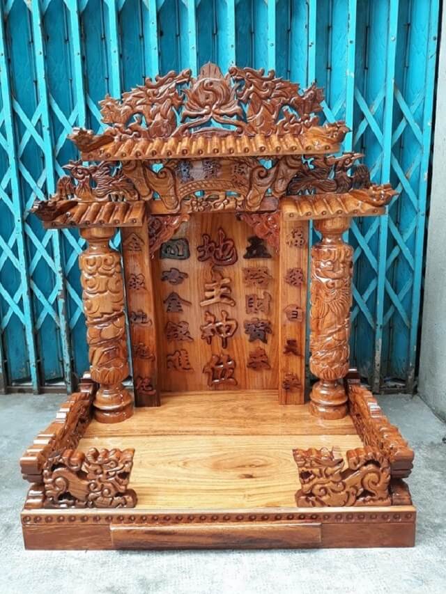 Chất liệu gỗ cao cấp và phù hợp với việc thờ cúng tâm linh , Bàn thờ thần tài gồm có những gì và những điều cần biết