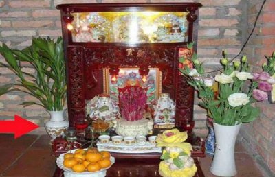 Có nên dùng bàn thờ thần tài cũ hay không?