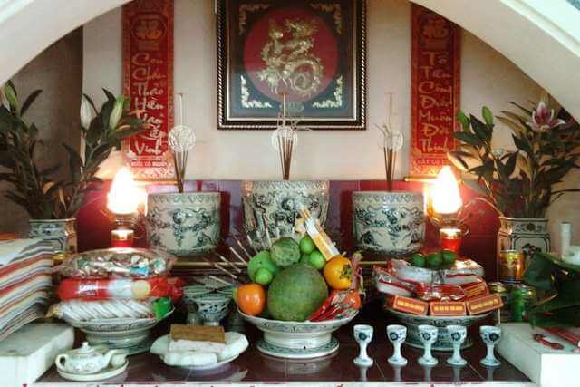 Bàn thờ gia tiên có mấy bát hương, Bàn thờ gia tiên có mấy bát hương là hợp với phong thủy, bạn có biết?