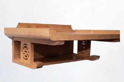 Bàn thờ treo tường 2 tầng mang ý nghĩa phong thủy cực tốt cho cả nhà
