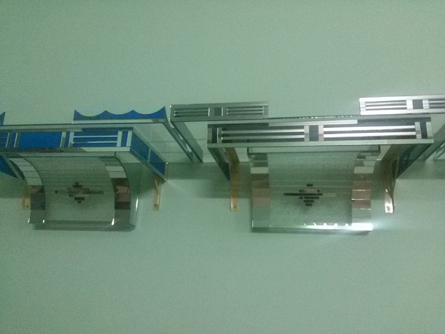 Bàn thờ chúa treo tường bằng nhôm kính thiết kế đơn giản bàn thờ treo tường bằng kính, Bàn thờ treo tường bằng kính lạ mà sang, phù hợp với mọi gia đình