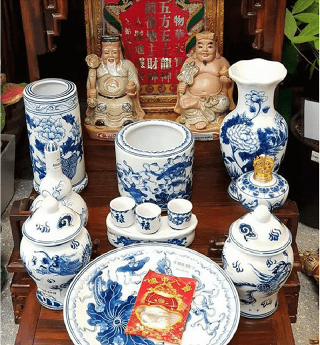 Có nên đặt bàn thờ thần tài hướng ra cửa? bàn thờ ông Địa nên đặt ở đâu, Bàn thờ ông địa nên đặt ở đâu? để giúp gia đình ngày càng ăn nên làm ra