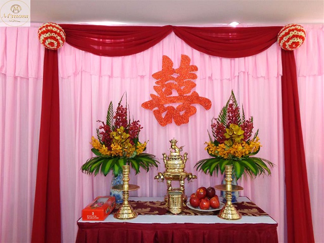 Ý nghĩa của việc chưng hoa lên bàn thờ ngày cưới Ý nghĩa của việc chưng hoa lên bàn thờ ngày cưới