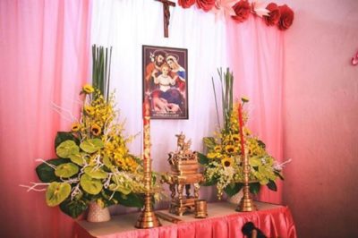 Lưu ý các kiểu cắm hoa bàn thờ ngày cưới