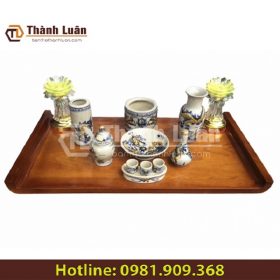 Mẫu bàn thờ treo tường chung cư màu nâu cánh gián