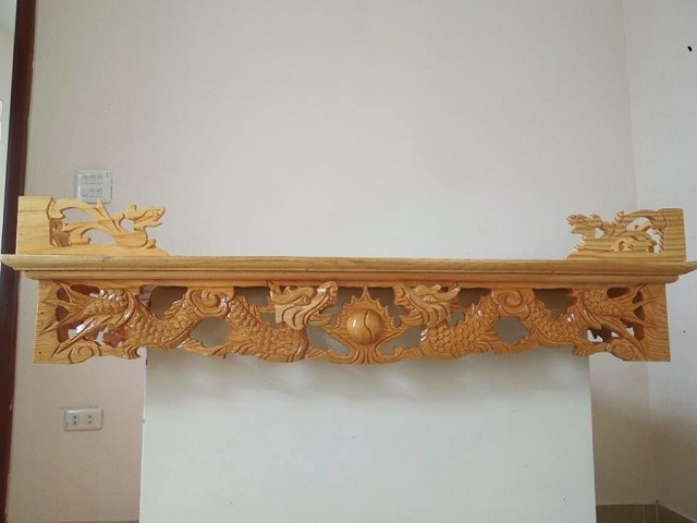 Mẫu bàn thờ treo tường truyền thống chạm khắc rồng tinh tế Mẫu bàn thờ treo tường truyền thống chạm khắc rồng tinh tế