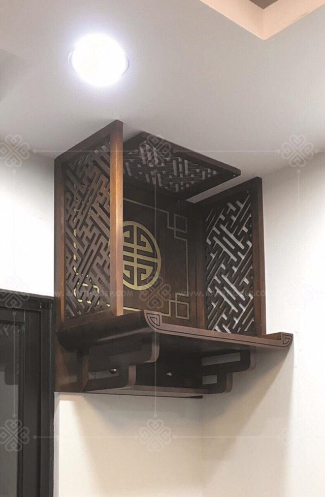 Vách ngăn bàn thờ treo tường gỗ mít, gỗ hương, gỗ gụ , Vách ngăn bàn thờ treo tường giúp không gian thờ cúng thêm thanh tịnh