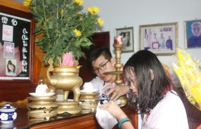 Có nên lau chùi bàn thờ thường xuyên không?