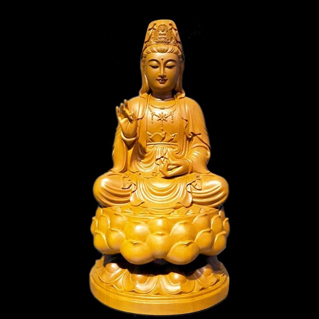 May mắn bàn thờ Phật Quan Âm luôn là điều người thờ cúng và tín đồ Phật giáo mong muốn. Với những vật phẩm trang trí phù hợp, như tượng Quan Âm, đồ cúng, bình hoa, người ta tin rằng bàn thờ sẽ trở nên thăng hoa và mang lại nhiều may mắn trong cuộc sống.